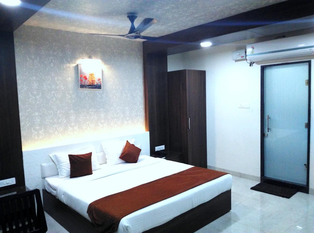 Hotel Tilak Bhopal Exteriör bild