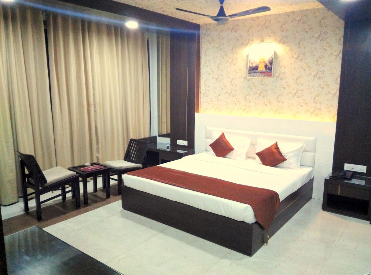 Hotel Tilak Bhopal Exteriör bild