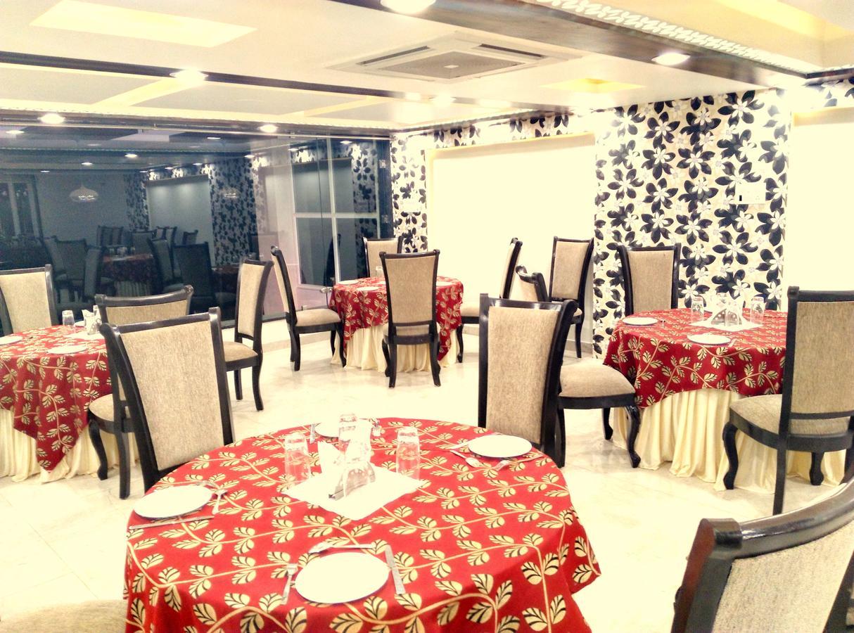 Hotel Tilak Bhopal Exteriör bild