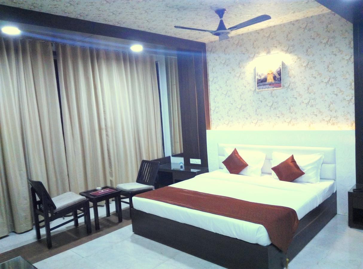 Hotel Tilak Bhopal Exteriör bild