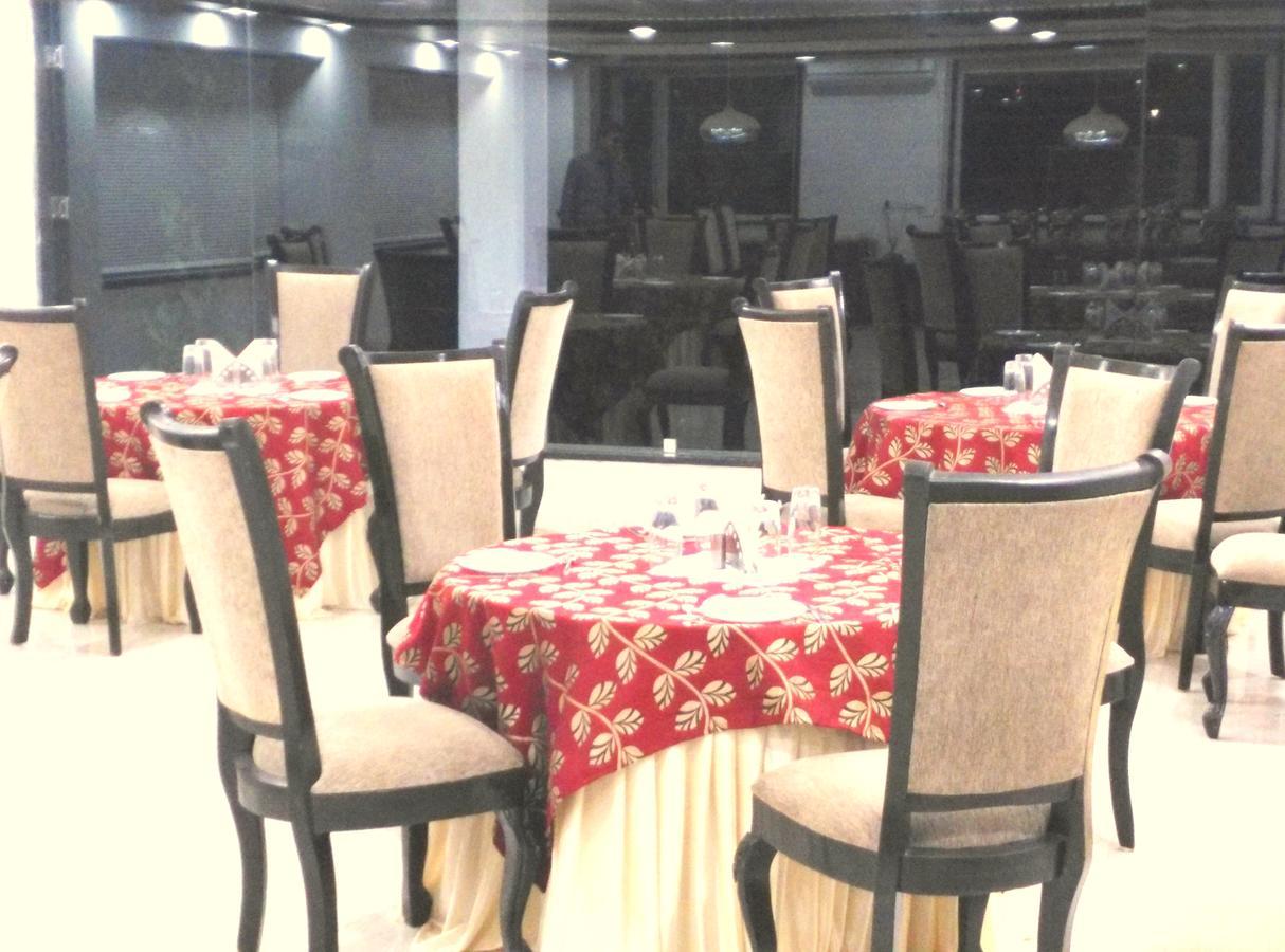 Hotel Tilak Bhopal Exteriör bild